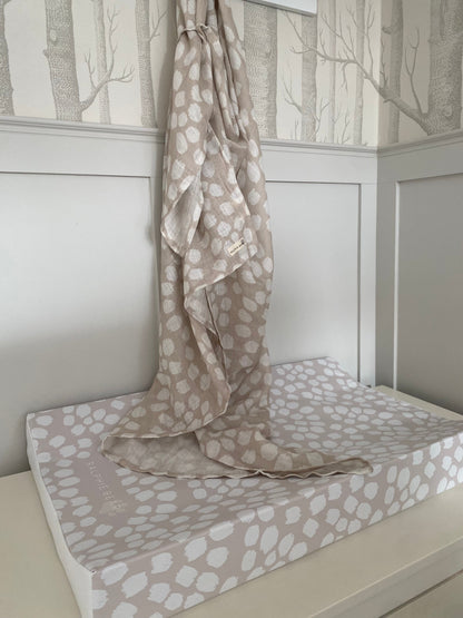 Ralphie Bear Large Muslin Swaddle - Scallop