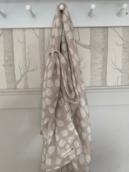 Ralphie Bear Large Muslin Swaddle - Scallop