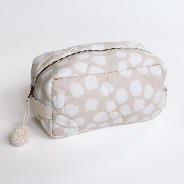 Ralphie Bear Quilted Washbag - Scallop