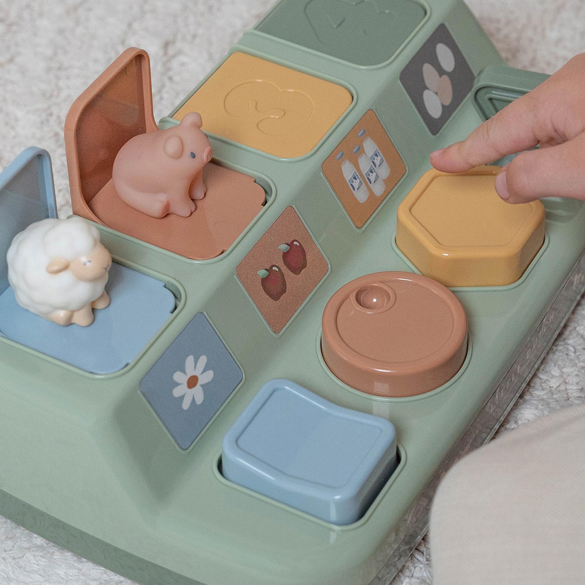 Little Dutch Pop-up Game - Farm Animals - Close Up Details 