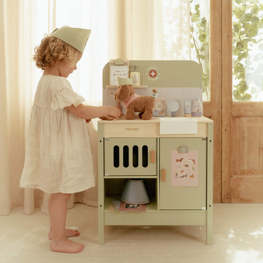 Little Dutch Wooden Veterinary Practice