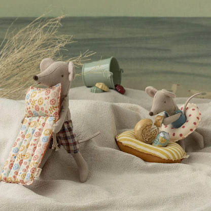 Maileg Dad Beach Mouse with Air Mattress - Flower