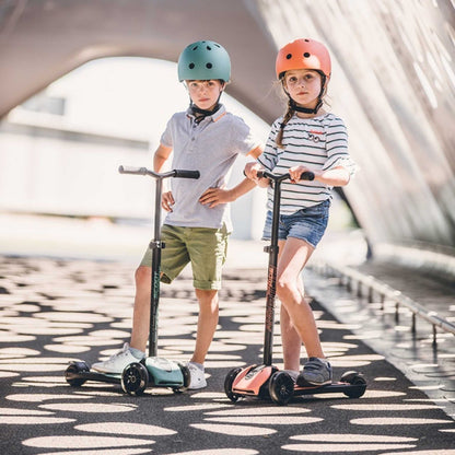 Scoot & Ride Highwaykick 5 LED Scooter - Forest