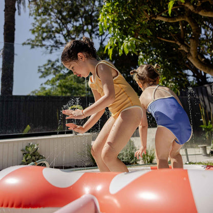 Sunnylife Poppy The Peach Sprinkler Mat - Multi