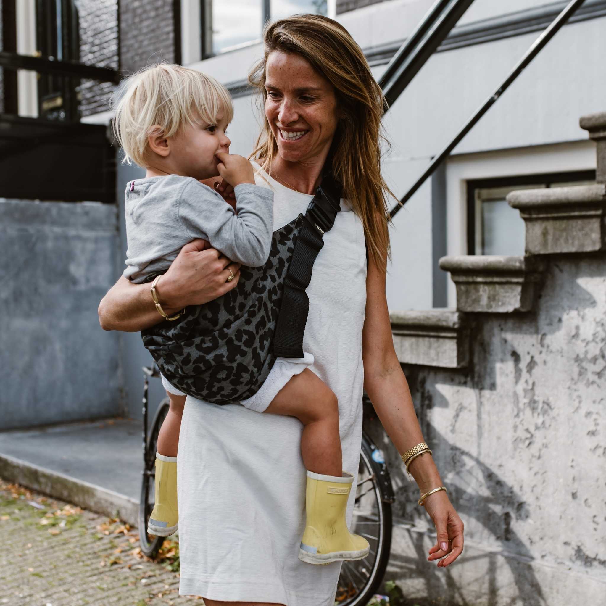 Wildride Toddler Carrier - Grey leopard | Scandiborn