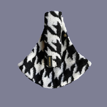 Wildride Toddler Carrier - Houndstooth Teddy