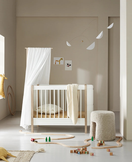Oliver Furniture Wood Mini+ Cot Bed excl. Junior Kit - White & Oak (0-3 Years)