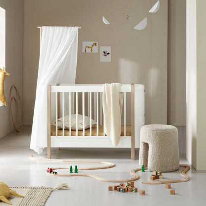 Oliver Furniture Wood Mini+ Cot Bed incl. Junior Kit - White & Oak (0-9 Years)