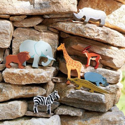 Tender Leaf Toys 8 Safari Animals Wooden Set / Shelf