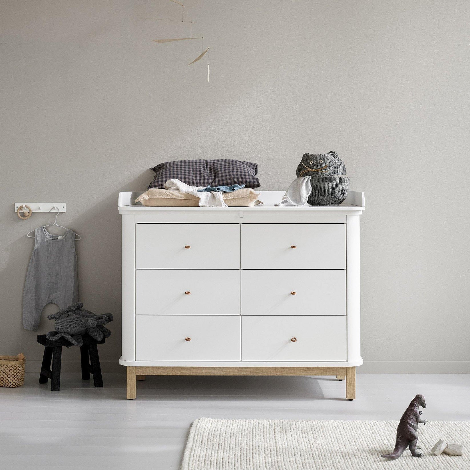 Oliver Furniture Wood Nursery Dresser 6 drawer White/Oak Scandiborn