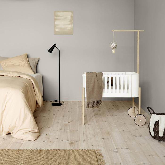 Oliver Furniture Wood Co-Sleeper Inc Bench Conversion - White/Oak - Scandibørn