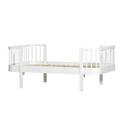 Oliver Furniture - Wood Junior Bed in White - Scandibørn