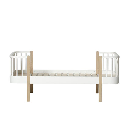 Oliver Furniture - Wood Junior Bed in White & Oak - Scandibørn