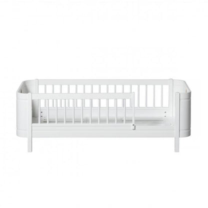 Oliver Furniture - Wood Mini + Junior Bed in White - Scandibørn