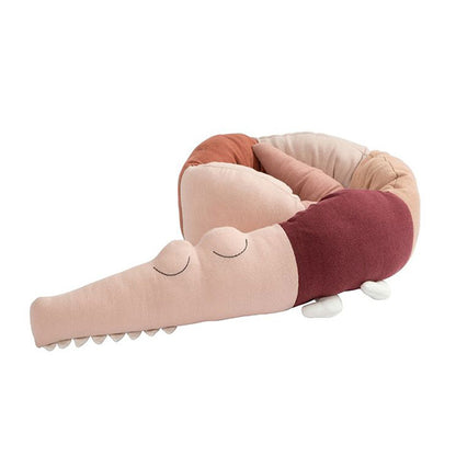 Sebra Knitted Cushion Sleepy Croc - Dreamy rose