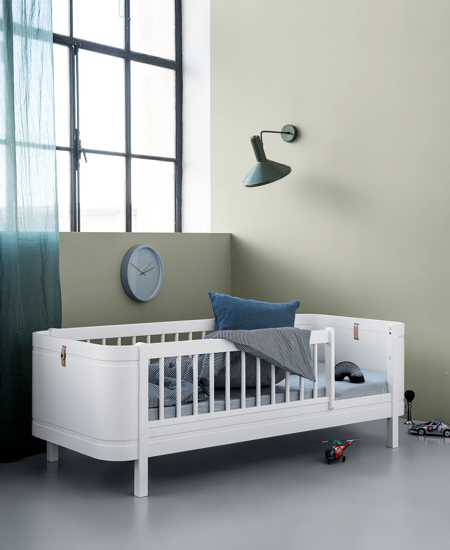 Oliver Furniture Mini+ Cot to Junior Bed Converter White Scandiborn